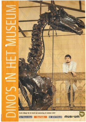 Voorpag Dino's in het museum 2007.jpg